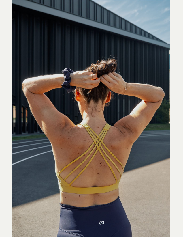 Brassière de yoga by Ilia Jaune Safran EKA 2