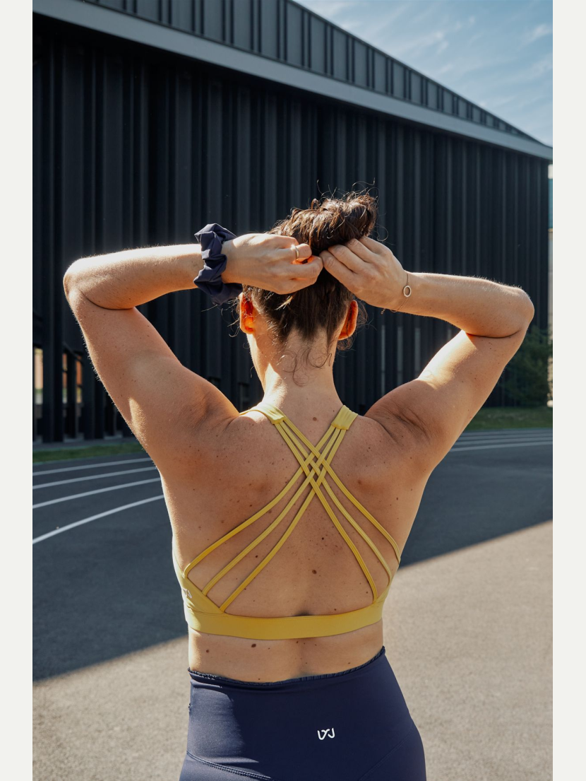 Brassière de yoga by Ilia Jaune Safran EKA